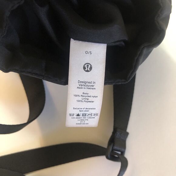 Lululemon Water Bottle Crossbody Bag Black 2.5L Adjustable Strap Travel Hiking - Picture 6 of 8